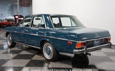 Mercedes-Benz-200-Series-1970-9