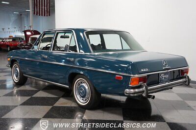 Mercedes-Benz-200-Series-1970-9