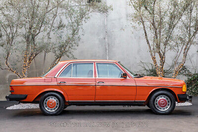 Mercedes-Benz-200-Series-1977-White-Other-Color-0-3