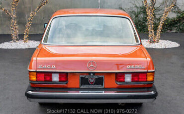 Mercedes-Benz-200-Series-1977-White-Other-Color-0-5