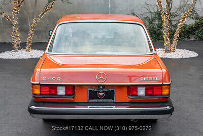 Mercedes-Benz-200-Series-1977-White-Other-Color-0-5