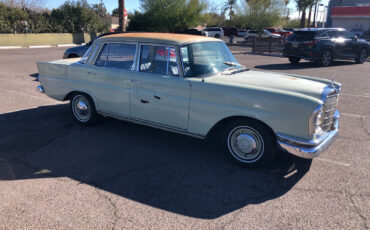 Mercedes-Benz-200-Series-Berline-1964-Gray-Beige-Blue-106239-11