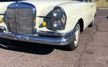 Mercedes-Benz-200-Series-Berline-1964-Gray-Beige-Blue-106239-2