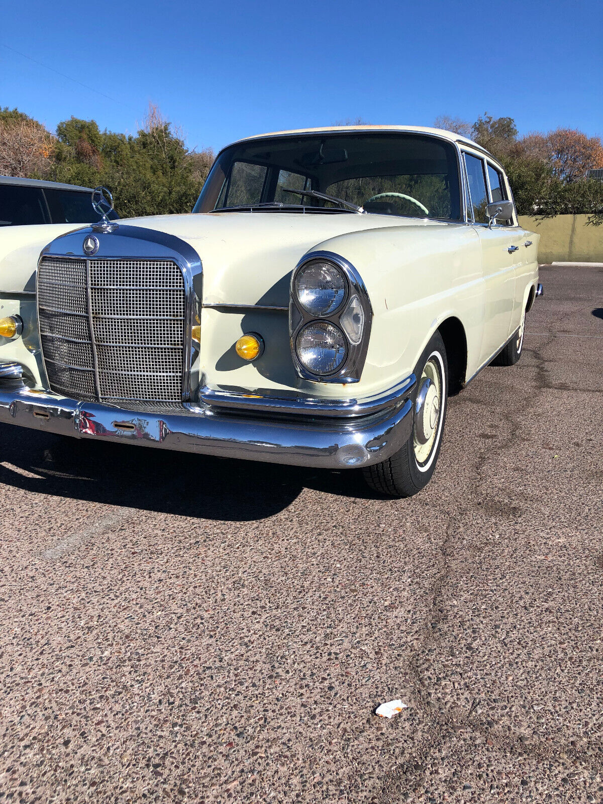 Mercedes-Benz-200-Series-Berline-1964-Gray-Beige-Blue-106239-2