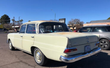 Mercedes-Benz-200-Series-Berline-1964-Gray-Beige-Blue-106239-5