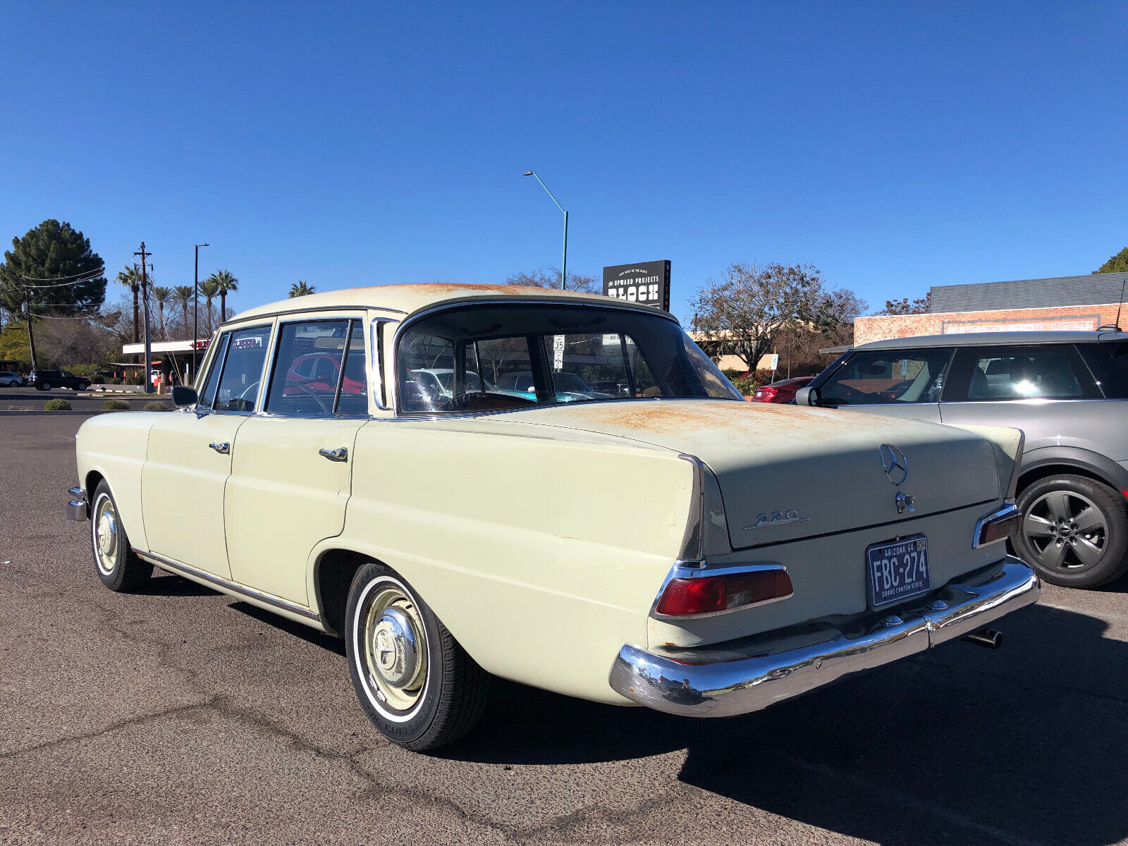 Mercedes-Benz-200-Series-Berline-1964-Gray-Beige-Blue-106239-5