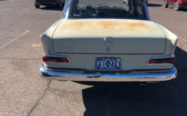 Mercedes-Benz-200-Series-Berline-1964-Gray-Beige-Blue-106239-6