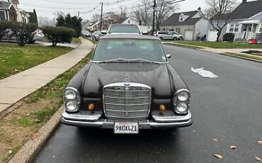 Mercedes-Benz-200-Series-Berline-1968-Brown-Tan-89935-1