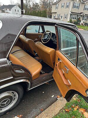 Mercedes-Benz-200-Series-Berline-1968-Brown-Tan-89935-10