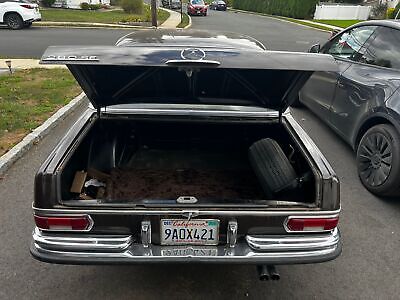 Mercedes-Benz-200-Series-Berline-1968-Brown-Tan-89935-13