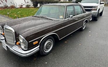 Mercedes-Benz-200-Series-Berline-1968-Brown-Tan-89935-2