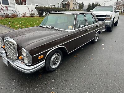 Mercedes-Benz-200-Series-Berline-1968-Brown-Tan-89935-2