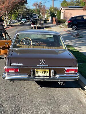 Mercedes-Benz-200-Series-Berline-1968-Brown-Tan-89935-4