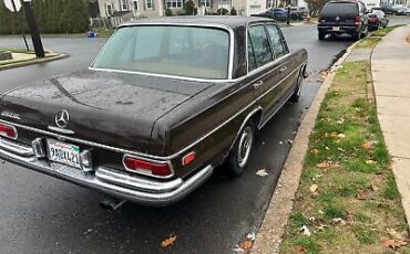 Mercedes-Benz-200-Series-Berline-1968-Brown-Tan-89935-5