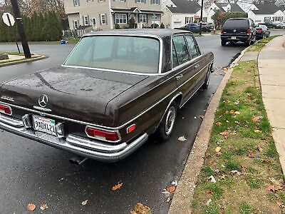 Mercedes-Benz-200-Series-Berline-1968-Brown-Tan-89935-5