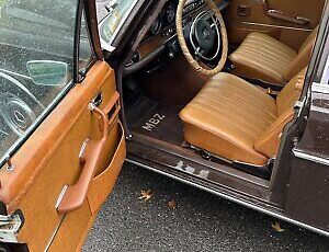 Mercedes-Benz-200-Series-Berline-1968-Brown-Tan-89935-6