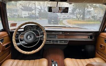 Mercedes-Benz-200-Series-Berline-1968-Brown-Tan-89935-8