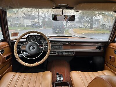 Mercedes-Benz-200-Series-Berline-1968-Brown-Tan-89935-8