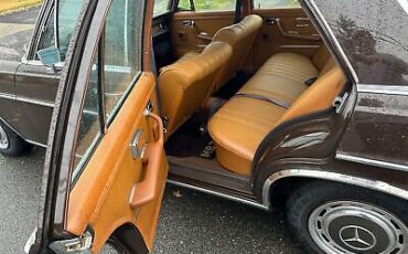 Mercedes-Benz-200-Series-Berline-1968-Brown-Tan-89935-9