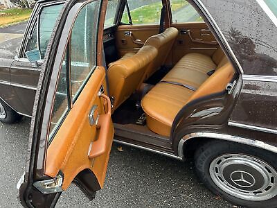 Mercedes-Benz-200-Series-Berline-1968-Brown-Tan-89935-9