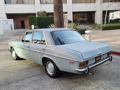 Mercedes-Benz-200-Series-Berline-1971-Blue-Blue-133741-10