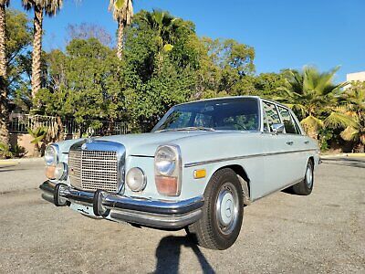 Mercedes-Benz-200-Series-Berline-1971-Blue-Blue-133741-12