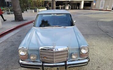 Mercedes-Benz-200-Series-Berline-1971-Blue-Blue-133741-2