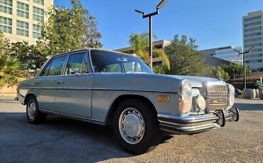 Mercedes-Benz-200-Series-Berline-1971-Blue-Blue-133741-4