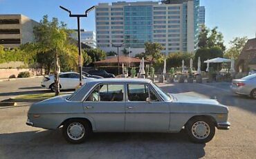 Mercedes-Benz-200-Series-Berline-1971-Blue-Blue-133741-5