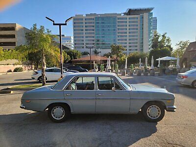 Mercedes-Benz-200-Series-Berline-1971-Blue-Blue-133741-5