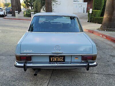 Mercedes-Benz-200-Series-Berline-1971-Blue-Blue-133741-8