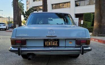 Mercedes-Benz-200-Series-Berline-1971-Blue-Blue-133741-9