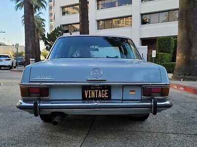 Mercedes-Benz-200-Series-Berline-1971-Blue-Blue-133741-9