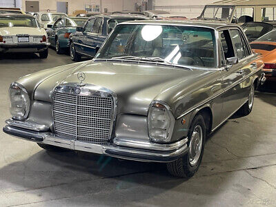 Mercedes-Benz 200-Series 1971 à vendre