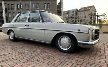 Mercedes-Benz-200-Series-Berline-1975-Silver-Blue-14782-12