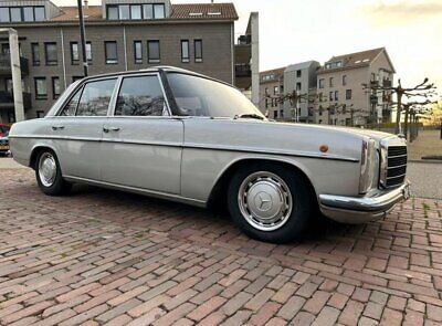 Mercedes-Benz-200-Series-Berline-1975-Silver-Blue-14782-12