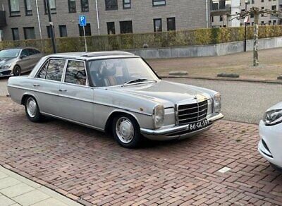 Mercedes-Benz-200-Series-Berline-1975-Silver-Blue-14782-3