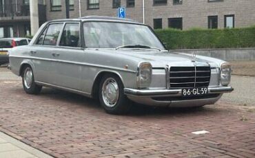 Mercedes-Benz 200-Series  year1}