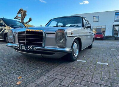 Mercedes-Benz-200-Series-Berline-1975-Silver-Blue-14782-7