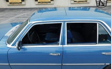 Mercedes-Benz-200-Series-Berline-1978-Blue-Blue-277729-11