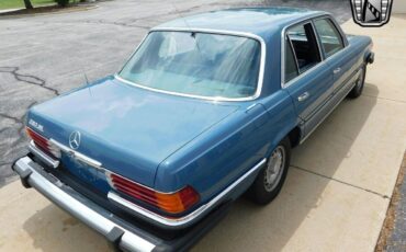 Mercedes-Benz-200-Series-Berline-1978-Blue-Blue-277729-4