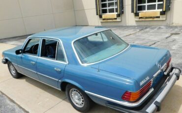 Mercedes-Benz-200-Series-Berline-1978-Blue-Blue-277729-5