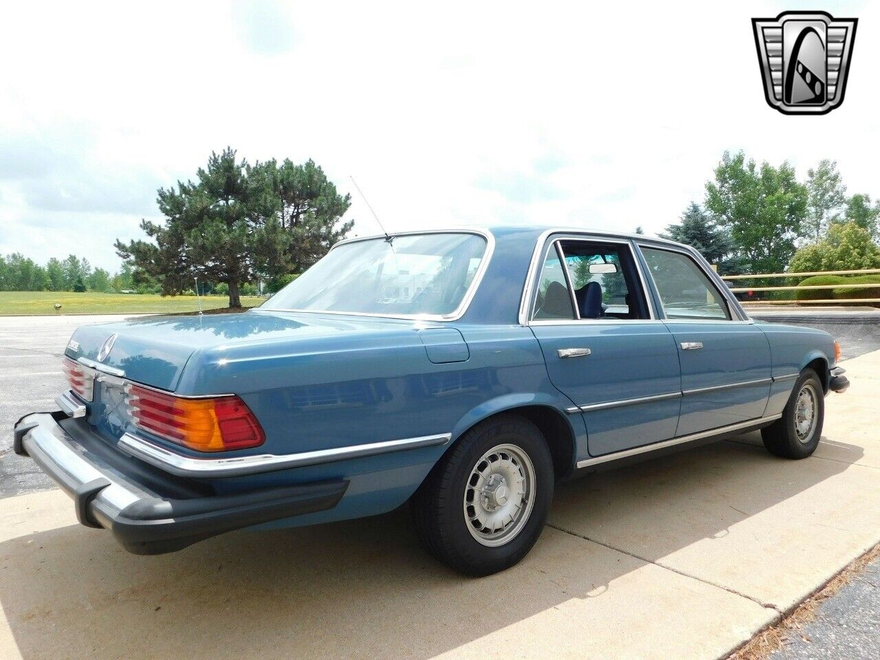 Mercedes-Benz-200-Series-Berline-1978-Blue-Blue-277729-6