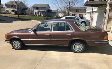 Mercedes-Benz-200-Series-Berline-1978-Brown-Tan-224008-1