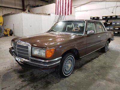 Mercedes-Benz-200-Series-Berline-1978-Brown-Tan-224008-2