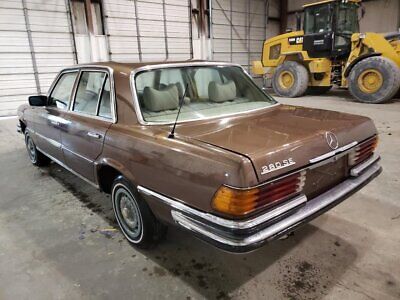 Mercedes-Benz-200-Series-Berline-1978-Brown-Tan-224008-4