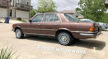 Mercedes-Benz-200-Series-Berline-1978-Brown-Tan-224008-5