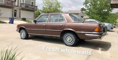 Mercedes-Benz-200-Series-Berline-1978-Brown-Tan-224008-5