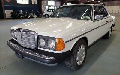 Mercedes-Benz 200-Series Coupe 1979 à vendre