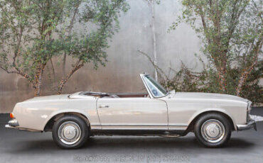 Mercedes-Benz-230SL-1965-3